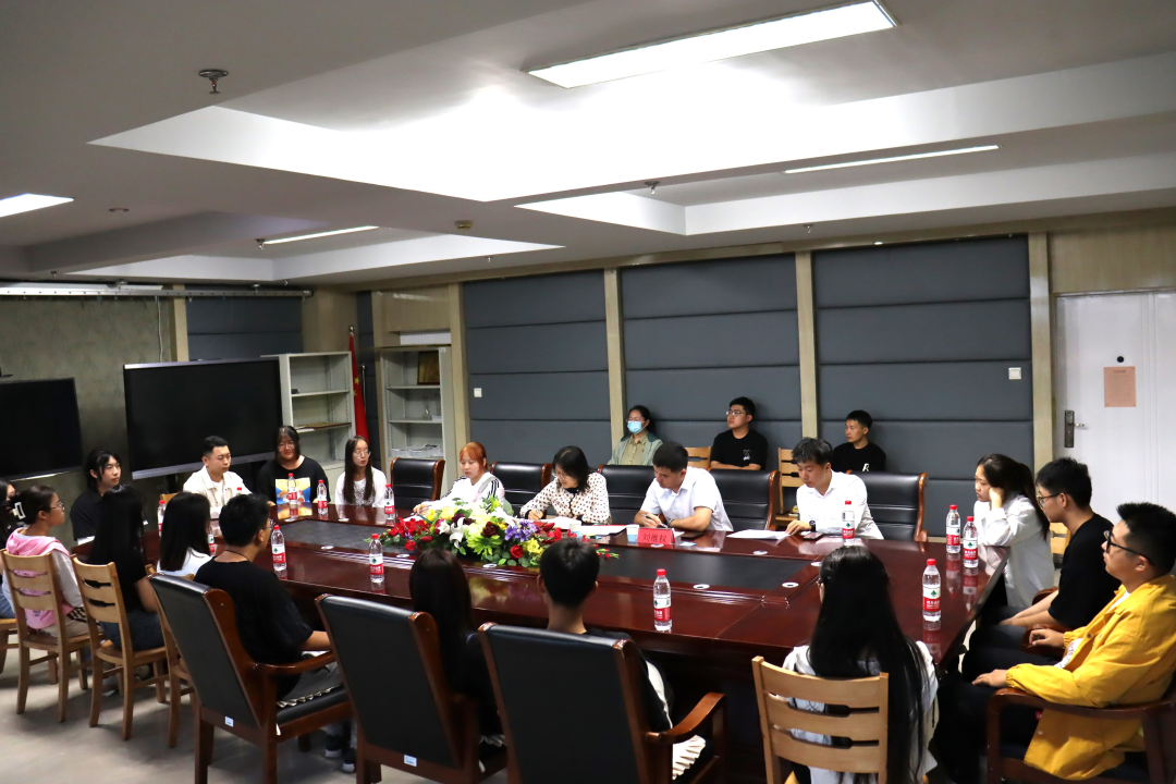 共青团澳门太阳集团www委员会召开社团干部报告会